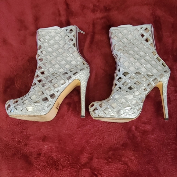 Celeste Shoes - CELESTE HEELS SILVER STILLETTO SZ9